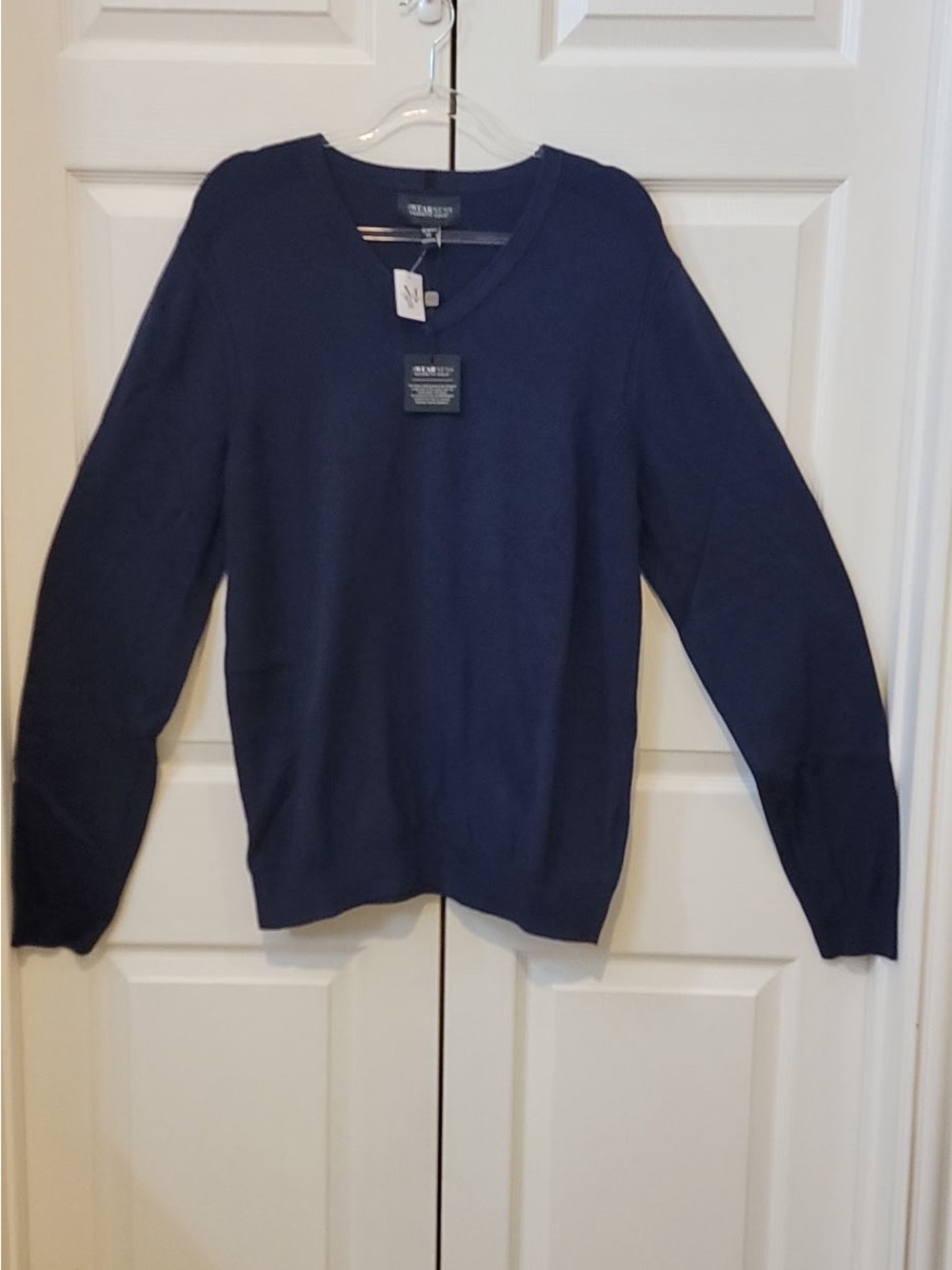 NWT - Men’s Kenneth Cole Navy Blue v-neck sweater. Size: XL